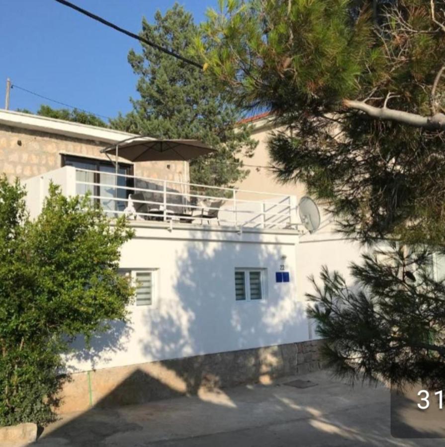 Apartmani Sara Marija Karlobag Ngoại thất bức ảnh