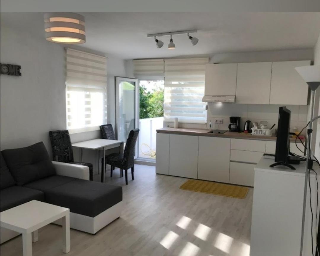 Apartmani Sara Marija Karlobag Ngoại thất bức ảnh